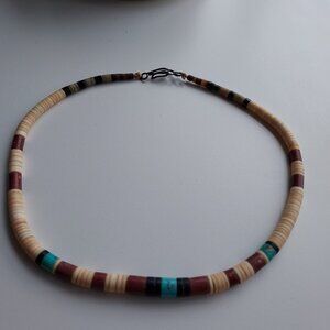 Vintage 1970s Multicolor Hawaiian Graduated Puka Shell Beaded Necklace